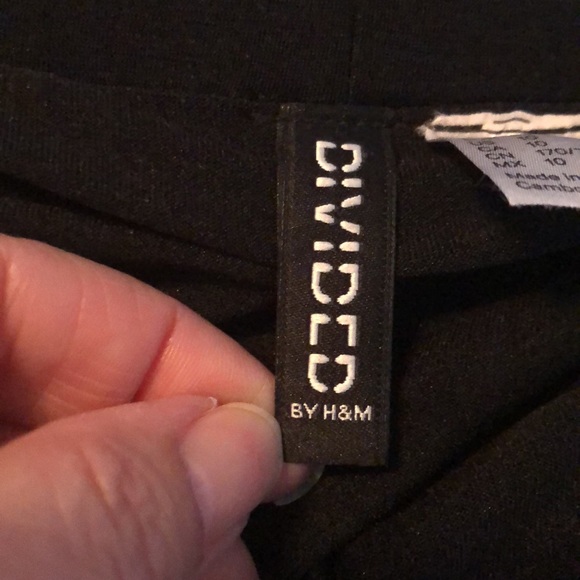 🌟2/$25🌟DIVIDED by H&M skirt - Picture 5 of 7